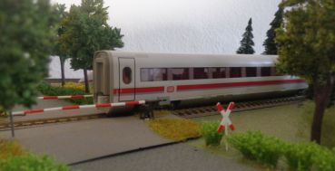 Zwischenwagen 2. Klasse 802 618-9 der Deutschen Bundesbahn -gebraucht - mit kleinen Spuren -